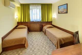 Гостиница Бристоль Лазаревское Стандартный двухместный номер с 2 отдельными кроватями-1